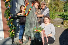 Osterbrunnen und Eierfrau 2025