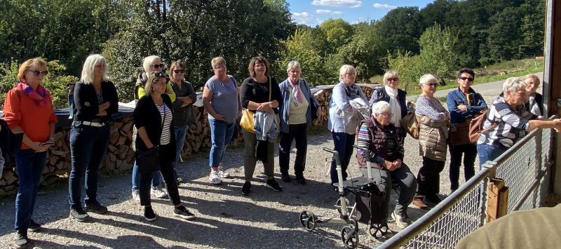Du betrachtest gerade Urbacher Landfrauen besuchten den Ziegenhof Kohl