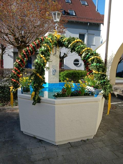 Osterbrunnen und die Eierfrau