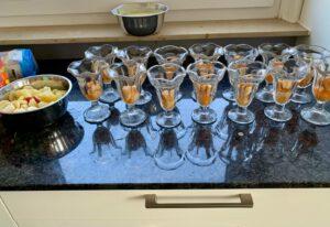 Mehr über den Artikel erfahren Osterkochkurs mit fleissigen Köchinnen und Köchen.